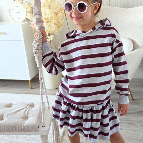 Komplet Igomil BERRY STRIPES Premium – bluza z kapturem i spódnico-spodenki  Krótki opis