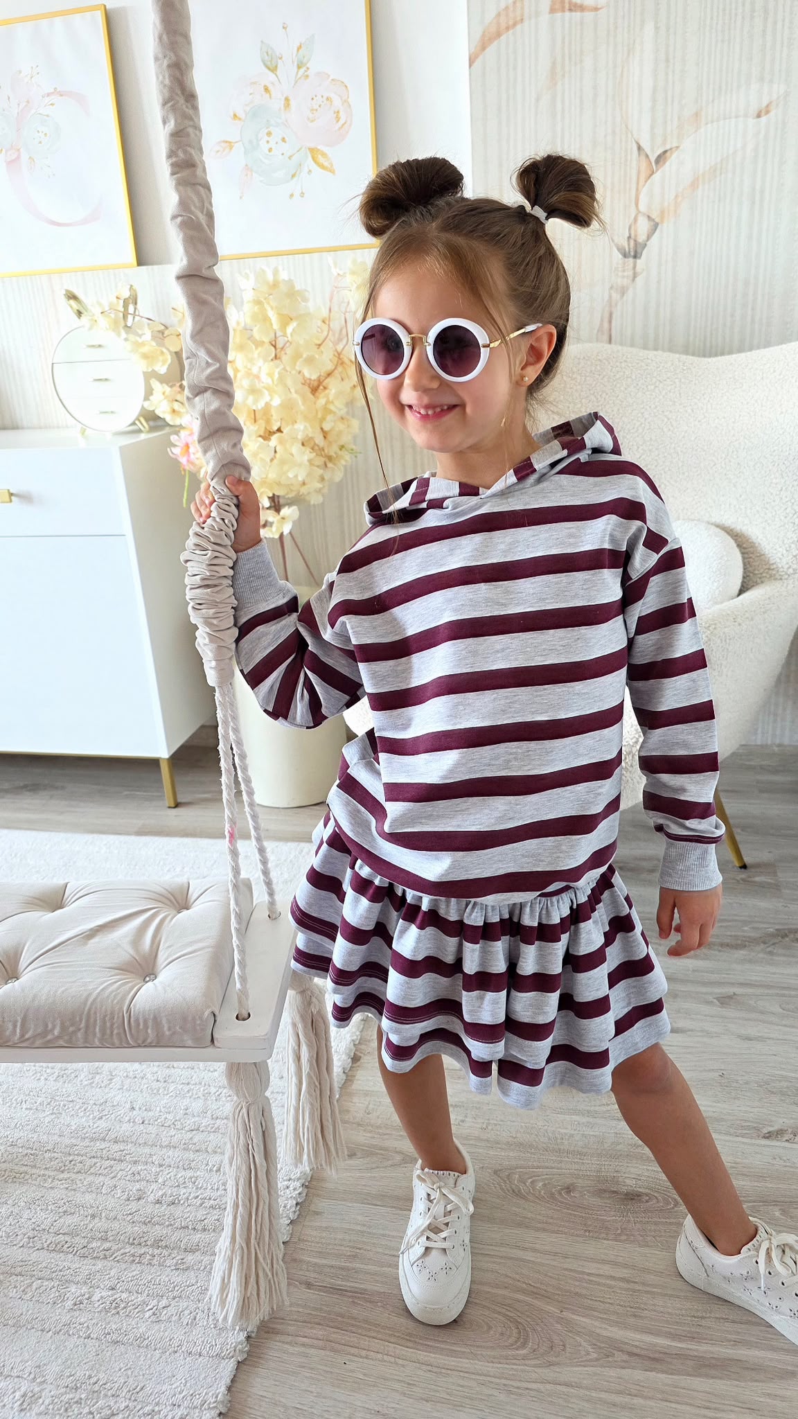 IMG-20260814-WA0046 Komplet Igomil BERRY STRIPES Premium – bluza z kapturem i spódnico-spodenki Krótki opis - obrazek 1